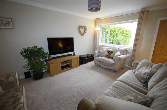 LARGE LOUNGE
