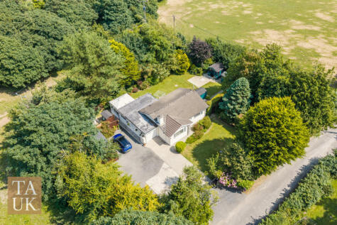 Marianglas, Anglesey, LL73