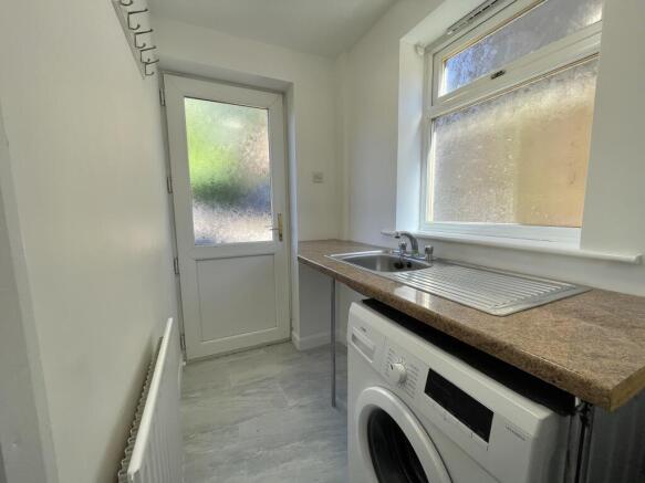 4 bed House to rent Image 10