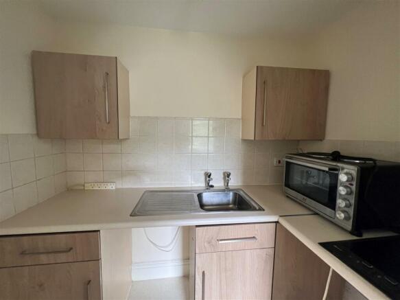 4 kitchen.jpg