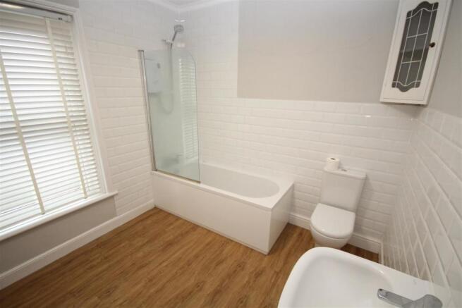 bathroom (004).JPG