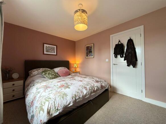 2 bed Semi-Detached for sale Image 11
