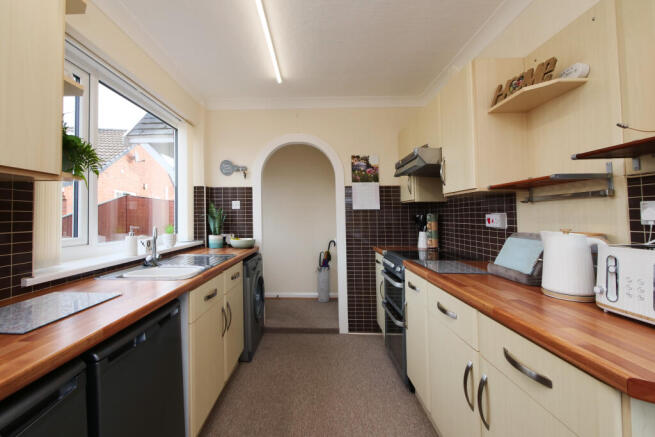 2 bed Semi-Detached Bungalow for sale Image 6
