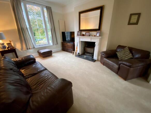 Living Room 1.jpg