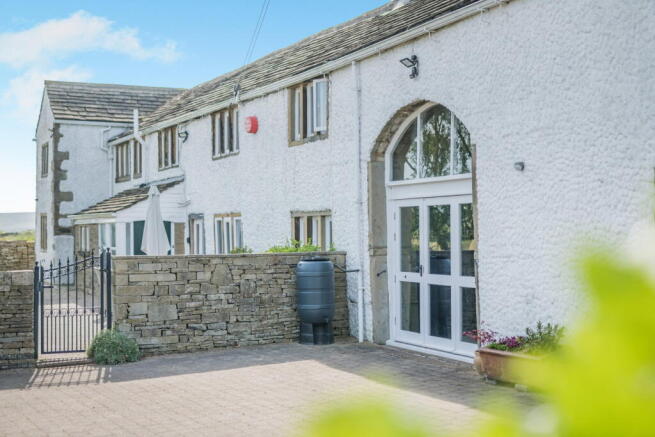 4 bed Detached for sale Image 7