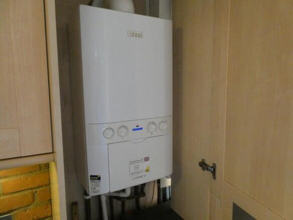 2 bed Flat to rent Image 12