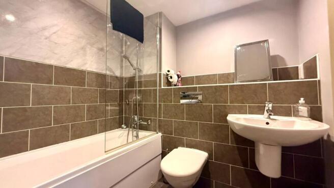 2 bed Flat to rent Image 12