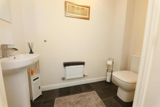 4 bed Detached for sale Image 7