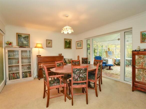 5 bed Detached for sale Image 6