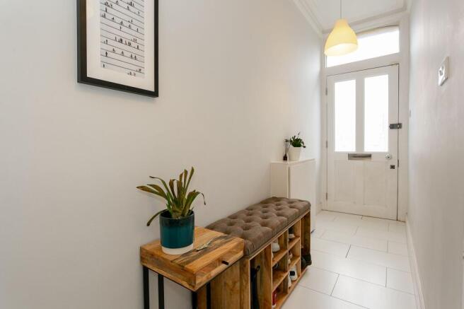 2 bed Apartment to rent Image 8