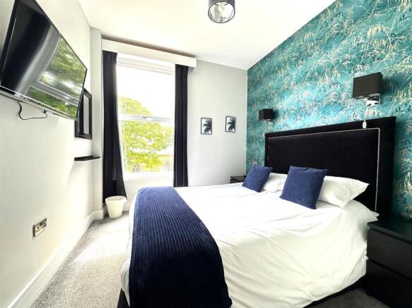 8 bed Terraced for sale Image 12