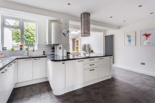 6-Hatherleigh-Close-1.jpg