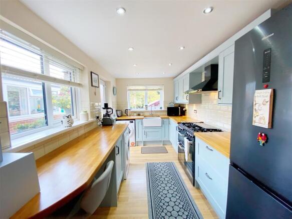 Kitchen pic 1.jpg