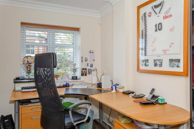 8340636-interior06.jpg