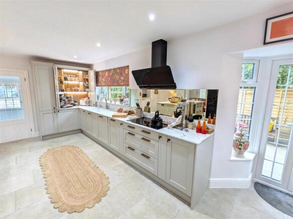 Kitchen 3 new.jpg