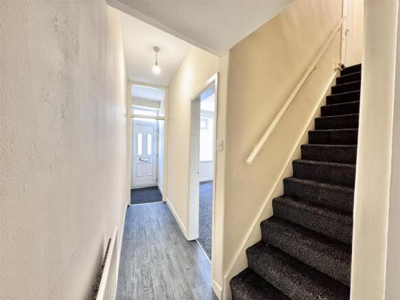 2 bed Terraced to rent Image 6