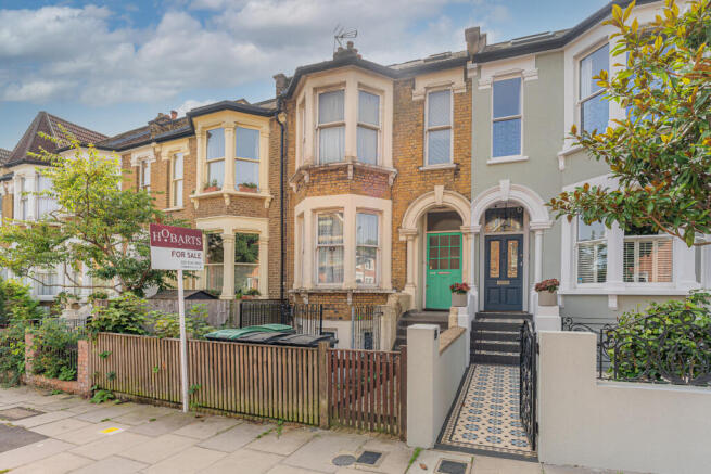 3 bedroom Ground Floor Maisonette for sale