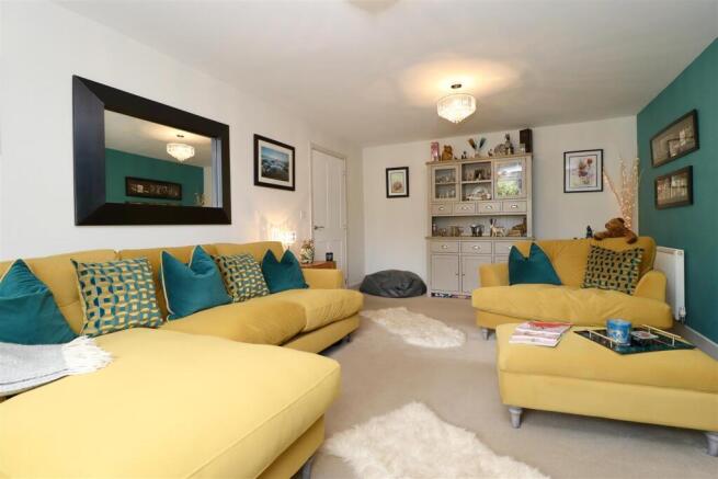 4 bed Detached for sale Image 6