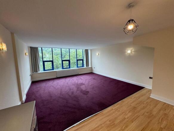 2 bed Apartment to rent Image 8