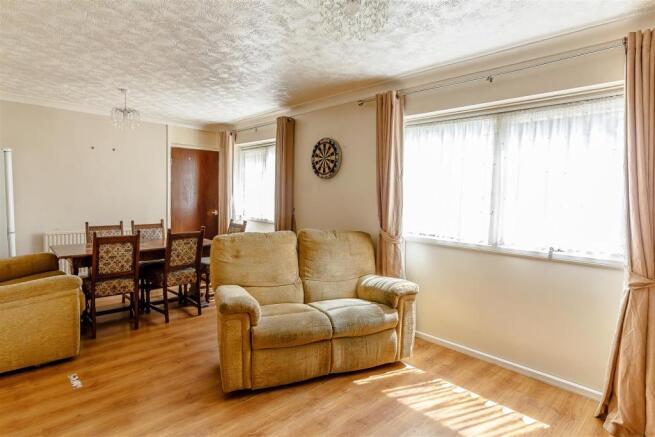 8391524-interior13.jpg
