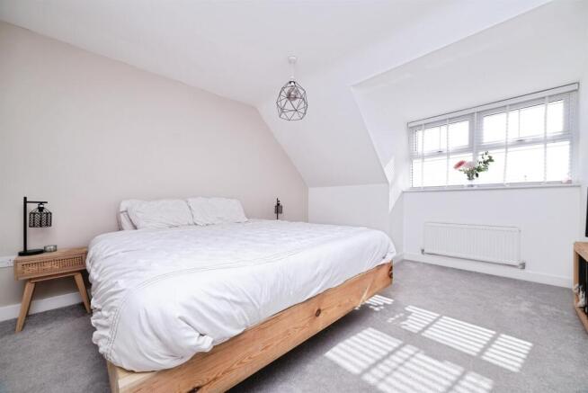 3 bed Terraced for sale Image 11