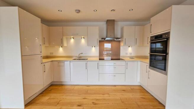 Flat 19 Southmead House, Kingman Way, Berkshire, RG14 7FY photo 4