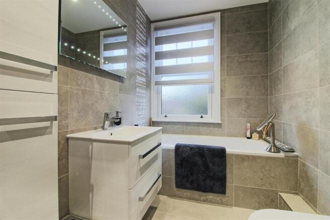 LUXURY BATHROOM pic 2