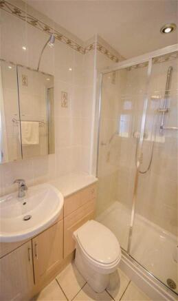 EN-SUITE SHOWER ROOM