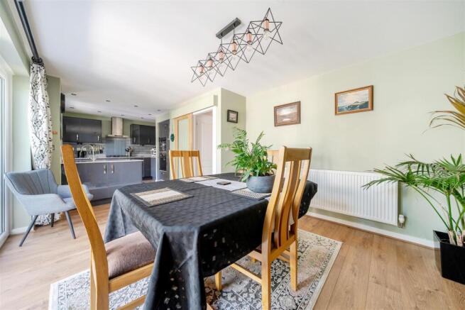 4 bed Detached for sale Image 8