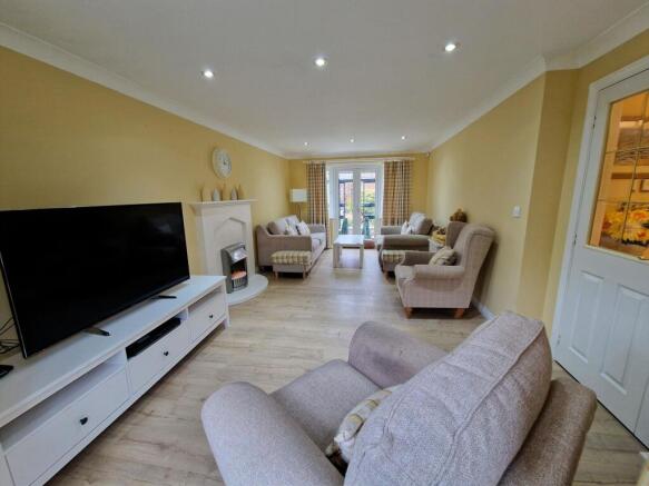 4 bed Detached for sale Image 8