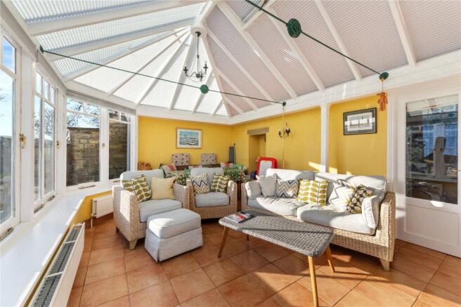 5 bed House for sale Image 11
