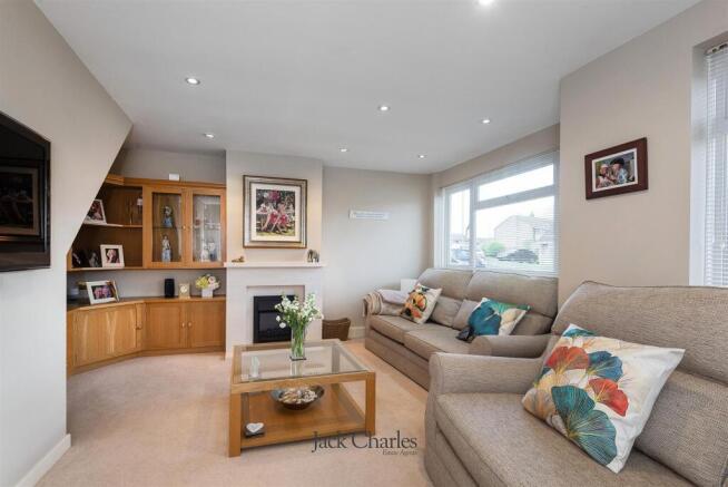 36 Framley Rd, TN10 4HS 002.jpg