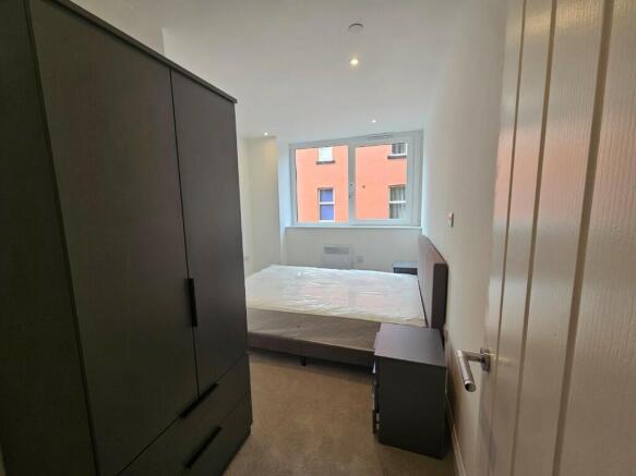 1 bed Apartment to rent Image 6