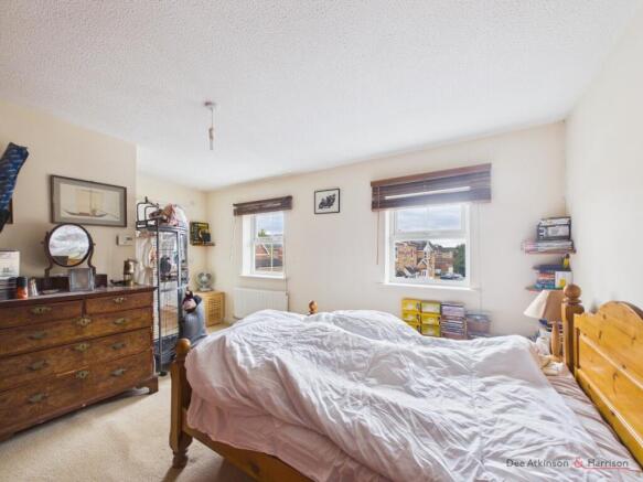 5 bed Detached for sale Image 9
