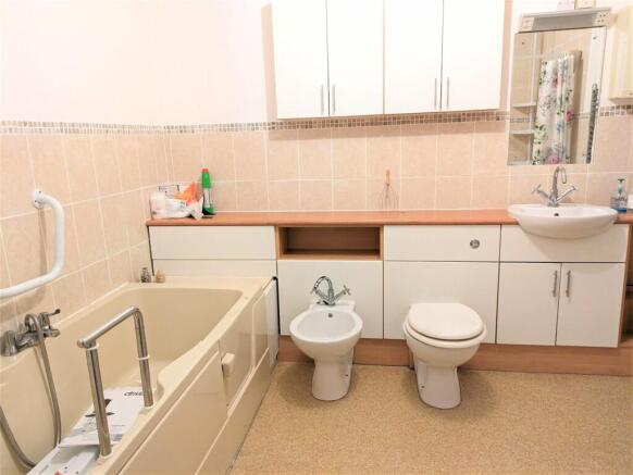 Bath/Shower Room