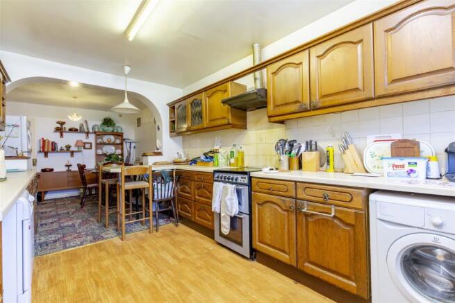 Kitchen Diner (2)-HDR copy.jpg