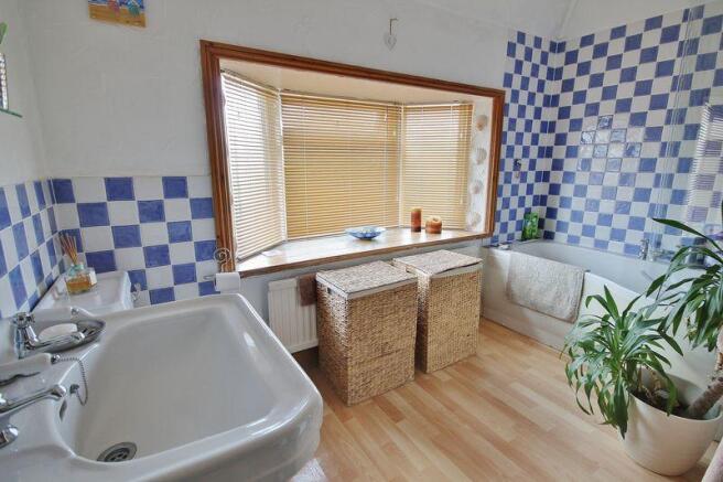 Ensuite to Mas...