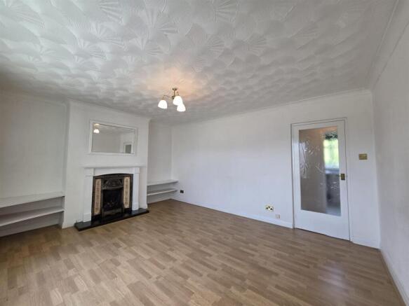 2 bed Apartment to rent Image 5