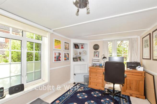 Bedroom 5/ Study