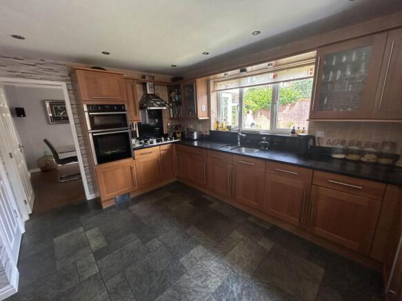4 bed Detached for sale Image 7
