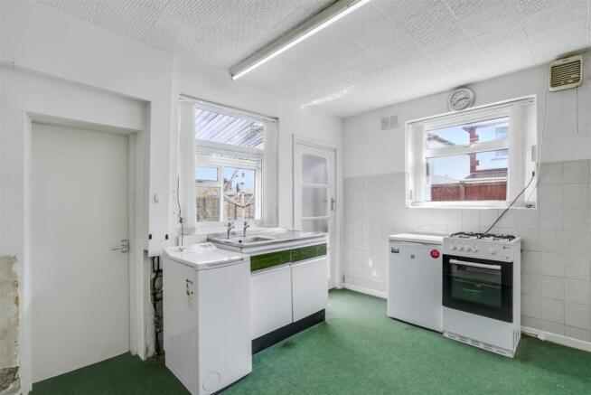 Kitchen 1_2.jpeg