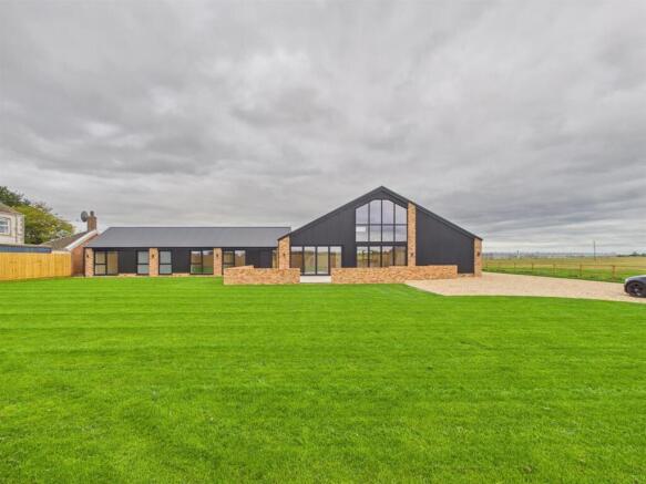 Thorpes Barn Photos (2).jpg