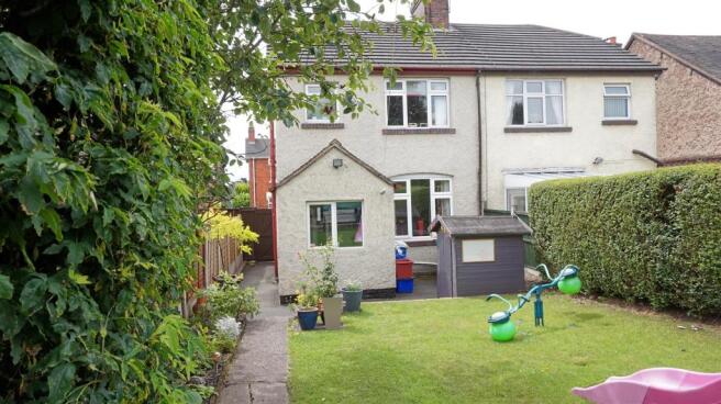 ENCLOSED REAR GARDEN