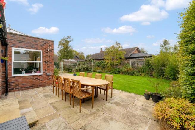 4 Fairbourne Drive-43.jpg
