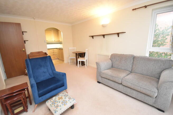 Lounge/Dining
