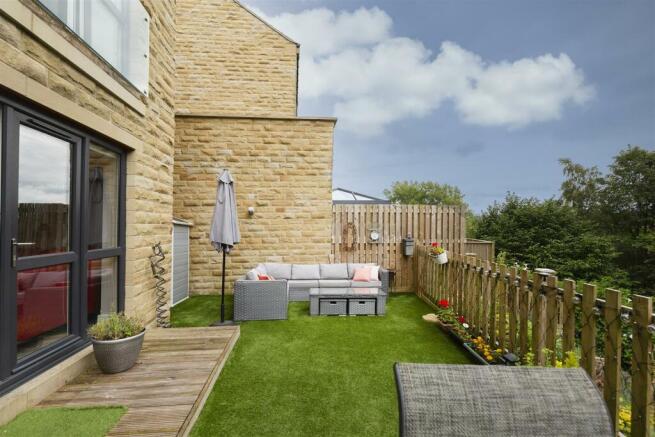 Bramleys Estate Agents - Longwood Gate (21).jpg