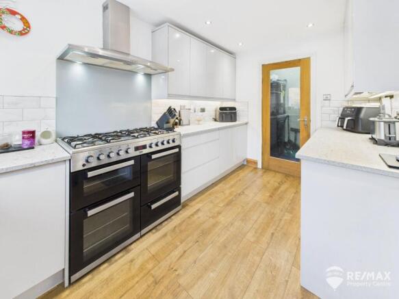 Kitchen 2.jpg