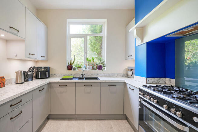 5 bed Semi-Detached for sale Image 12