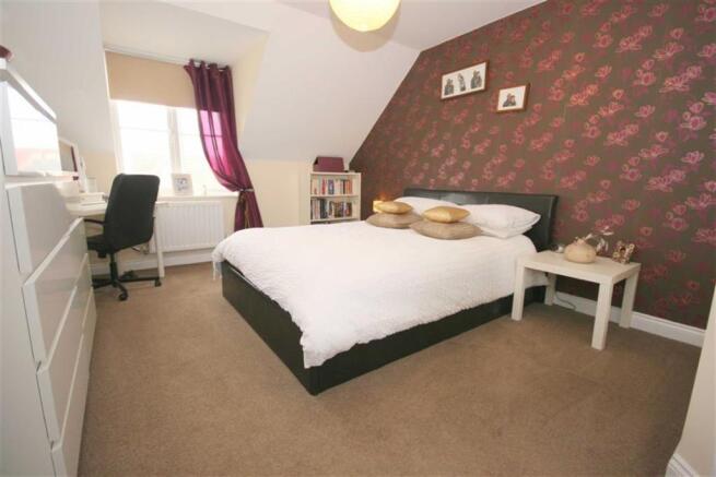 FRONT DOUBLE BEDROOM