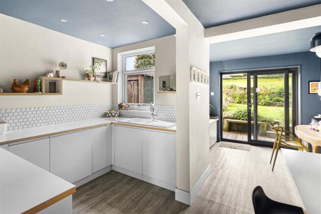 3 bed Semi-Detached for sale Image 7